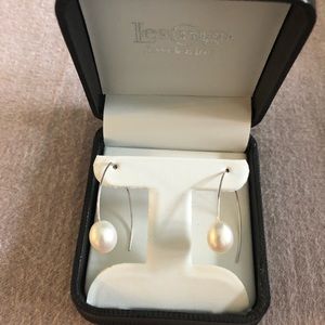 Beautiful, never worn pearl earrings
